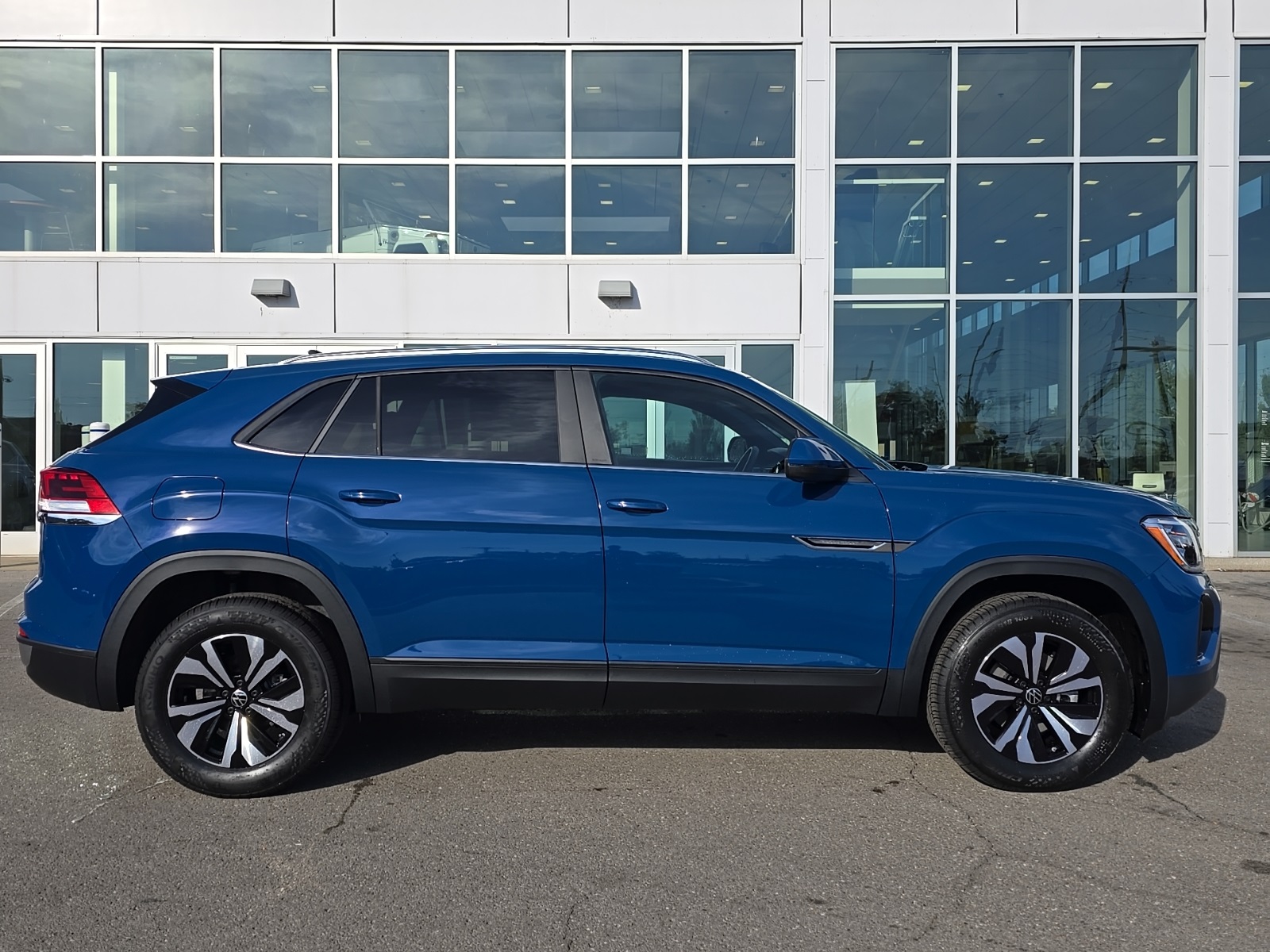 new 2026 Volkswagen Atlas Cross Sport car, priced at $38,723