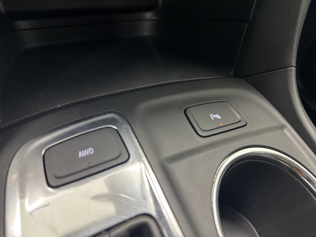 used 2024 Chevrolet Equinox car, priced at $22,900