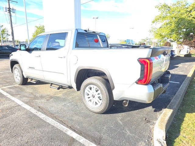 2026 Toyota Tundra SR5 CrewMax photo 5