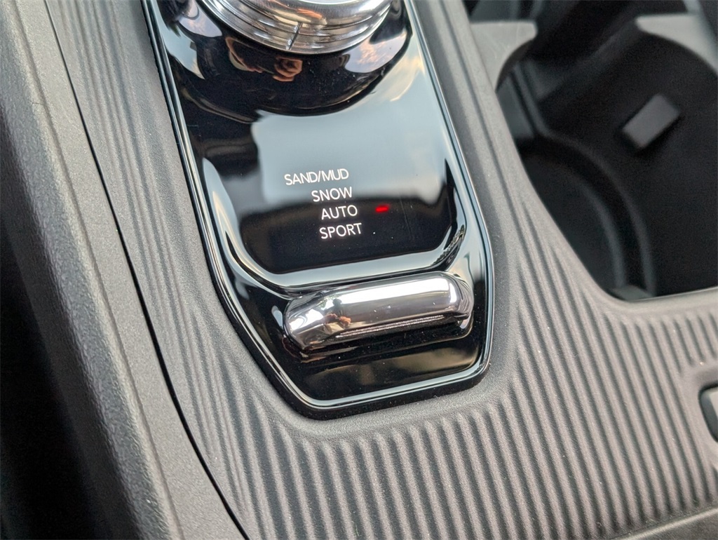 new 2026 Jeep Cherokee car, priced at $40,220