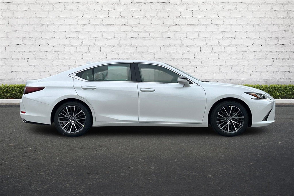 2025 Lexus ES 350 photo 3