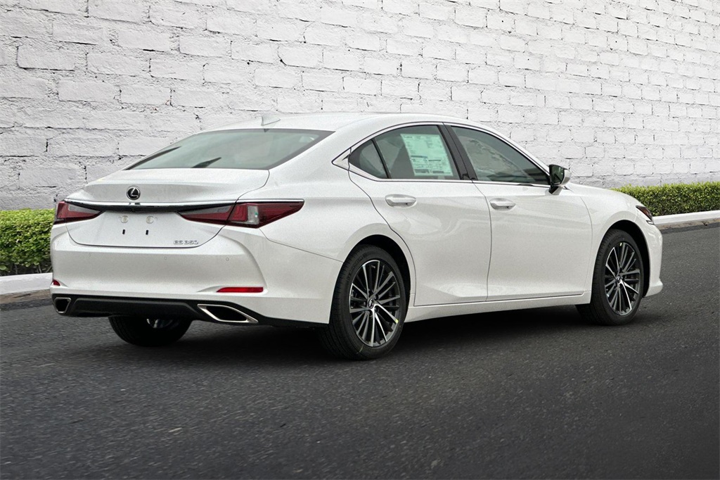 2025 Lexus ES 350 photo 4