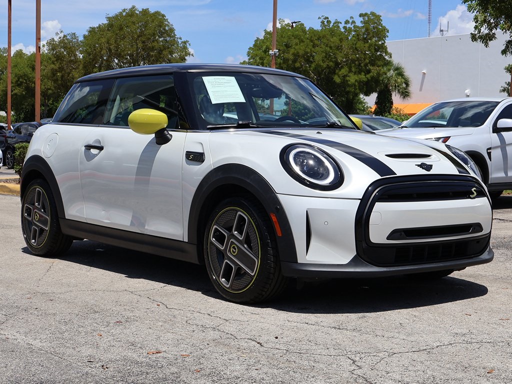 Used 2023 MINI Hardtop 2 Door SE with VIN WMW13DJ07P2T82511 for sale in Cleveland, OH
