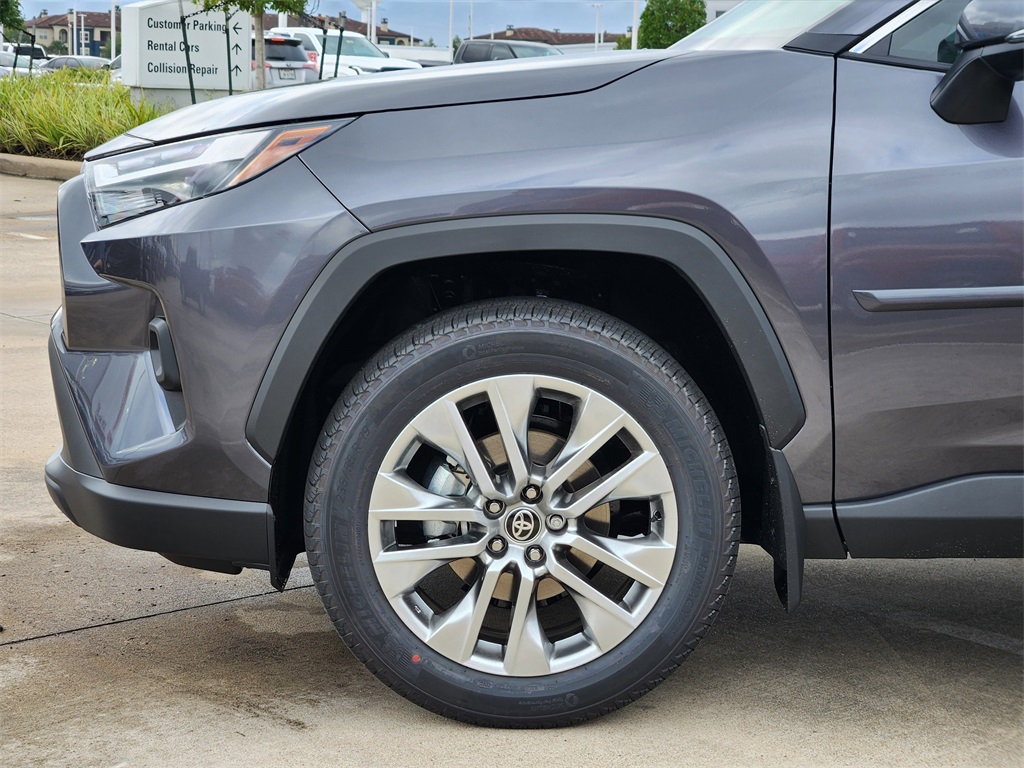 2025 Toyota RAV4 XLE Premium photo 3