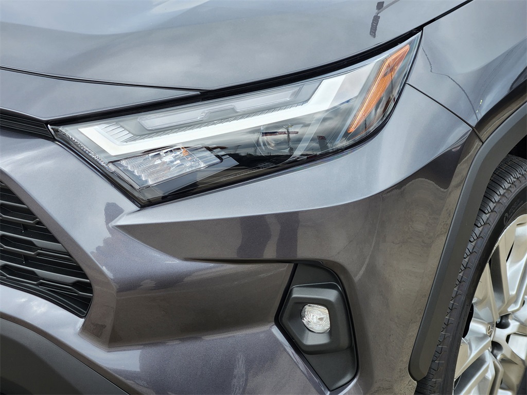 2025 Toyota RAV4 XLE Premium photo 4
