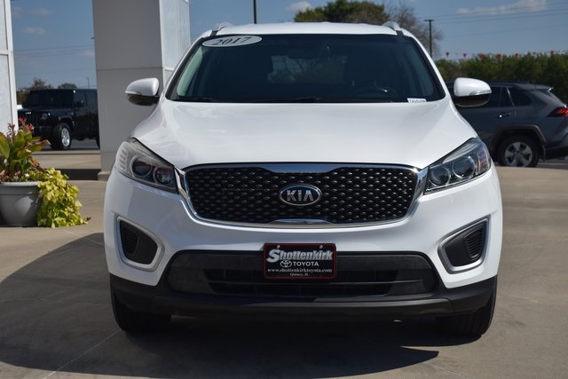 2017 Kia Sorento LX photo 2