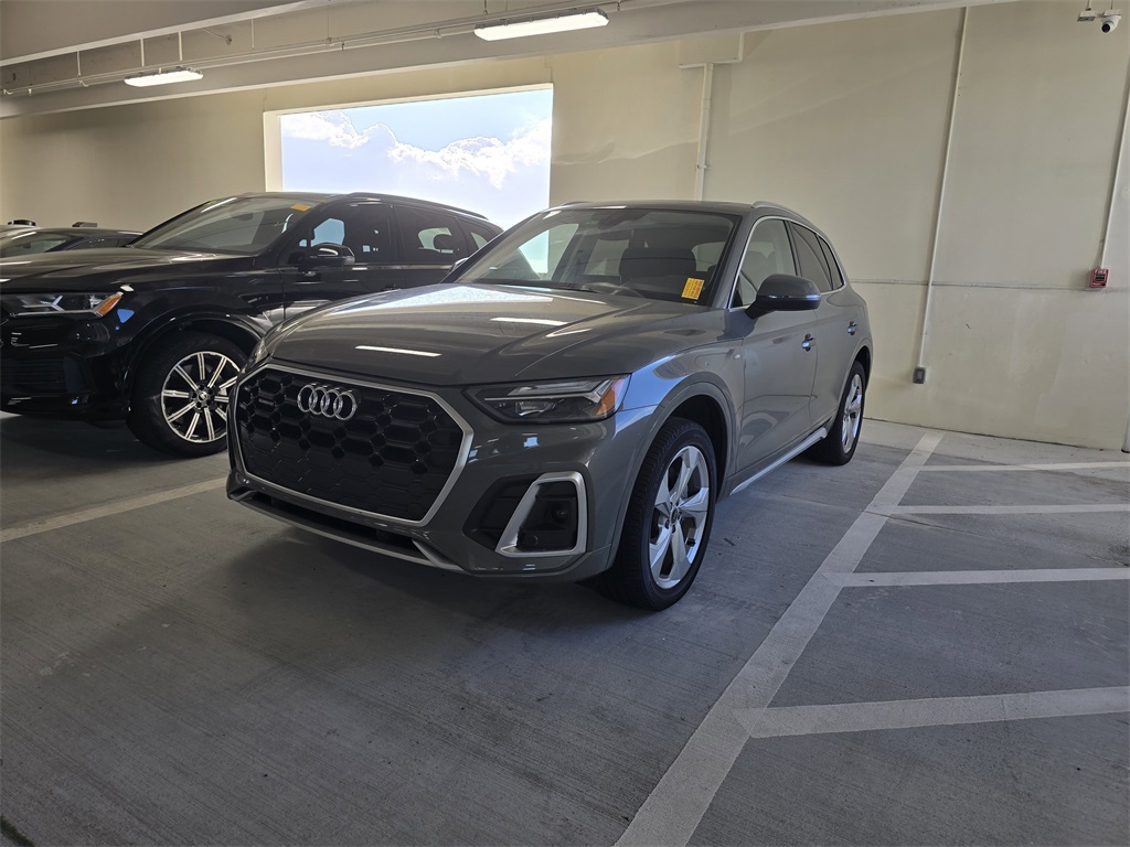 2023 Audi Q5 45 Premium Plus's photo