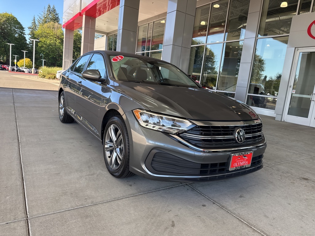 2024 Volkswagen Jetta SE's photo