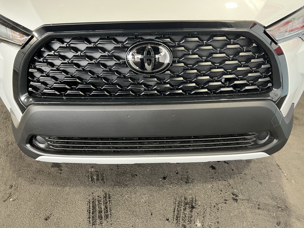 2026 Toyota Corolla Cross LE photo 4