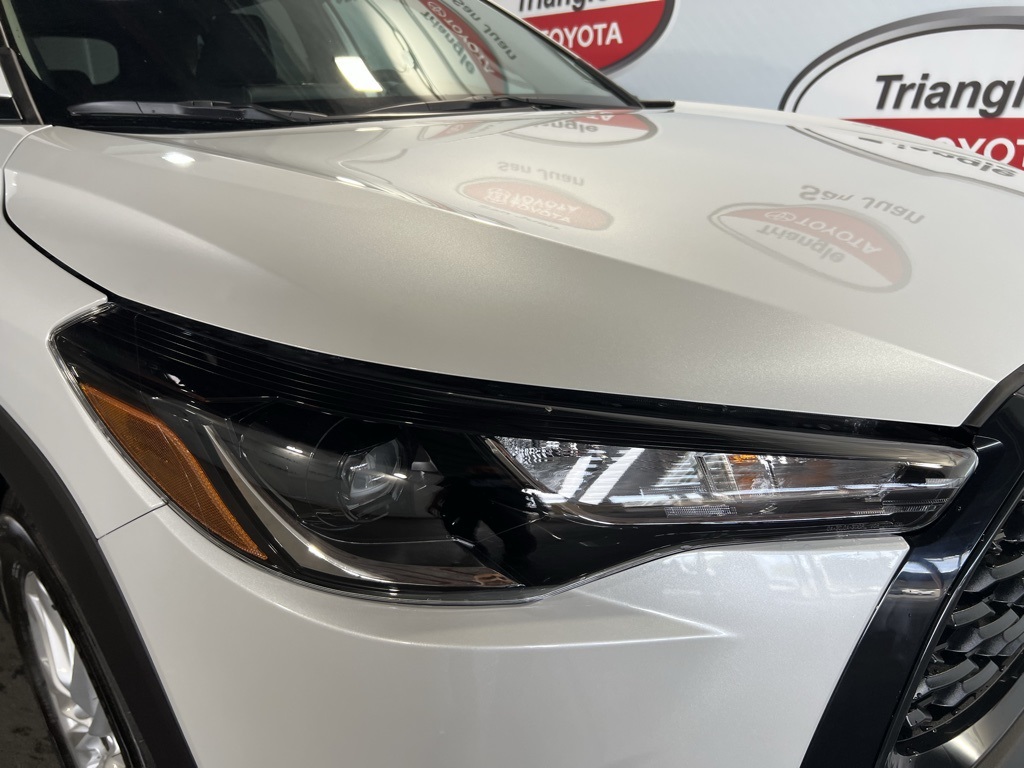 2026 Toyota Corolla Cross LE photo 3