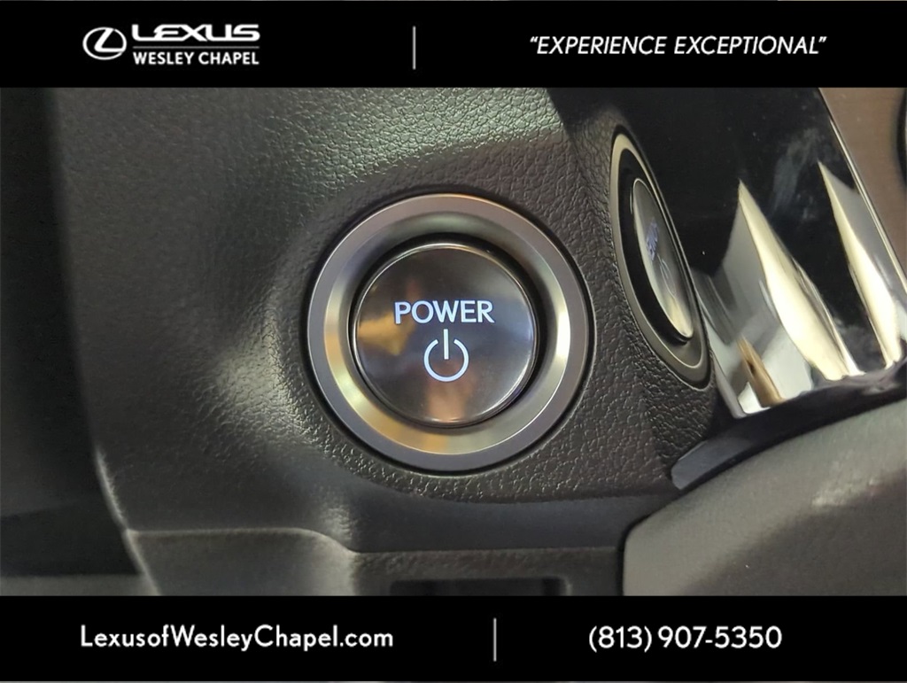 2025 Lexus ES 300h photo 17