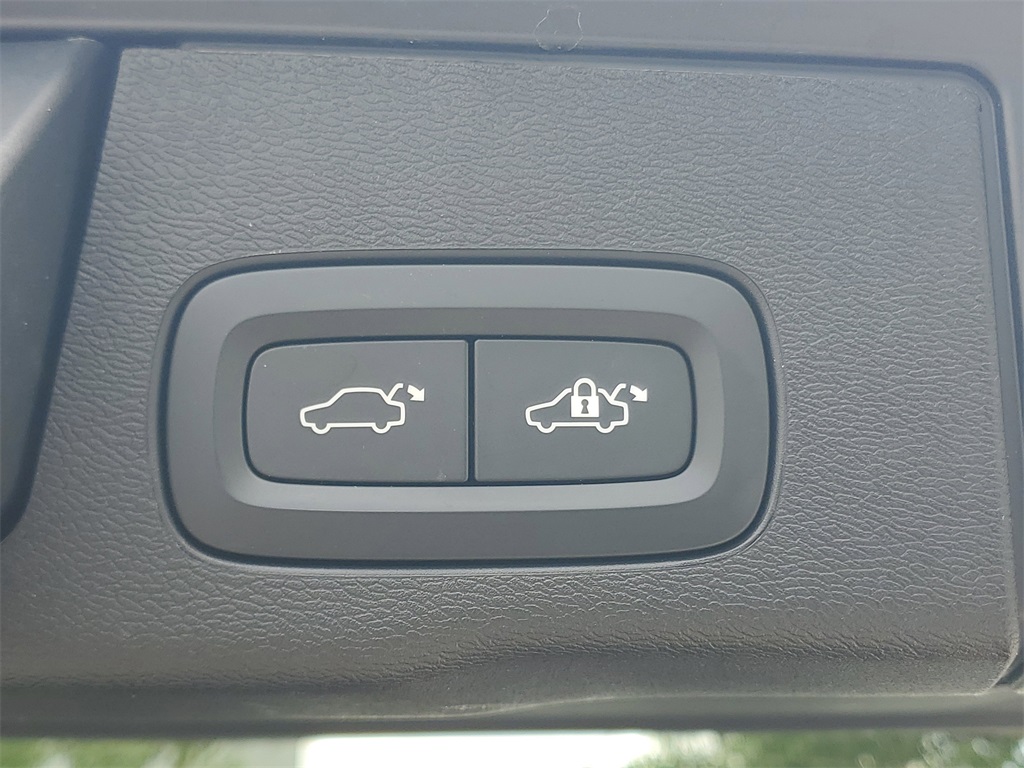 used 2023 Volvo XC60 car, priced at $28,894