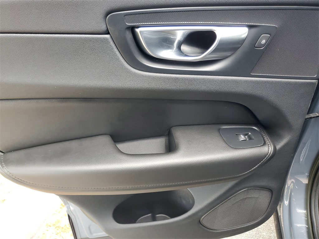 used 2023 Volvo XC60 car, priced at $28,894