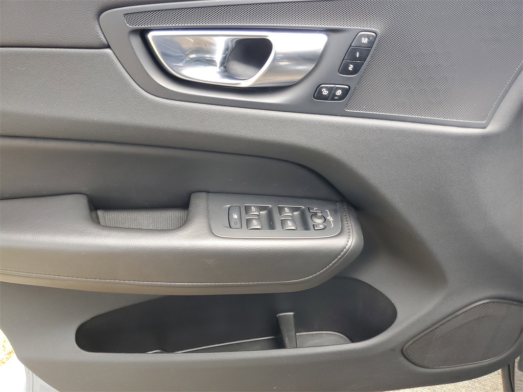 used 2023 Volvo XC60 car, priced at $28,894