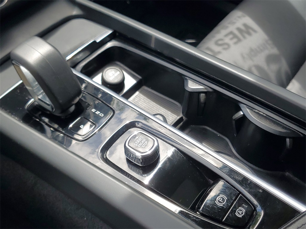 used 2023 Volvo XC60 car, priced at $28,894