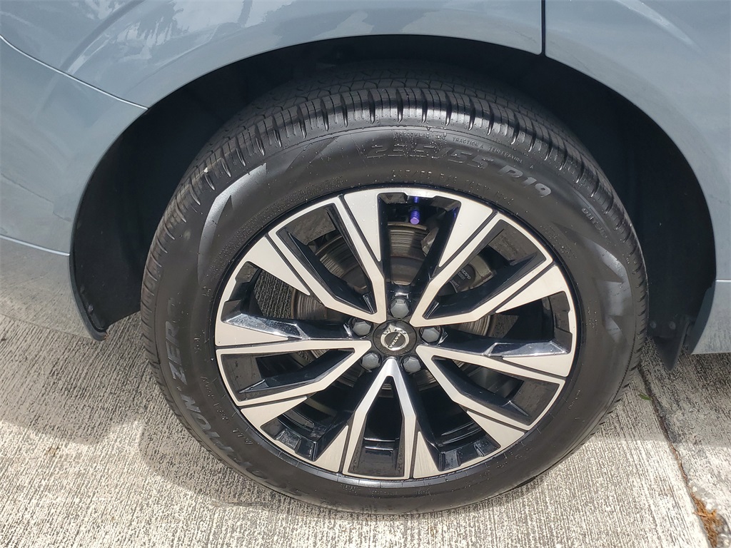 used 2023 Volvo XC60 car, priced at $28,894