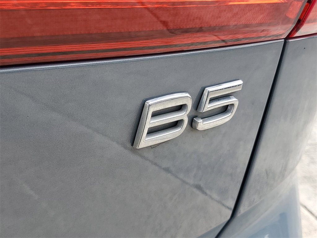 used 2023 Volvo XC60 car, priced at $28,894