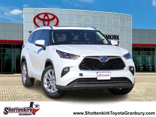 2022 Toyota Highlander Limited's photo