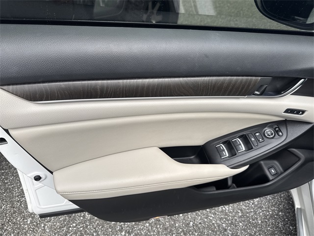 2020 Honda Accord Touring 2.0T photo 8