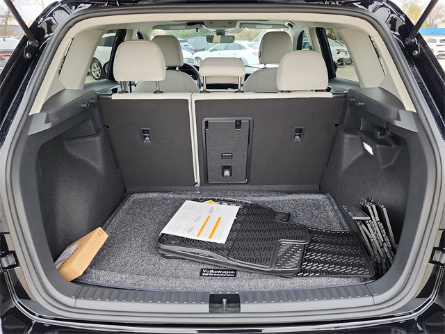 2026 Volkswagen Taos SE photo 2