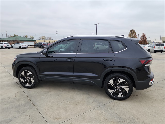 2026 Volkswagen Taos SE photo 3