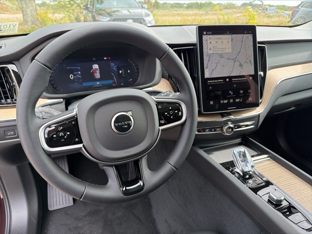 2026 Volvo XC60 B5 photo 8