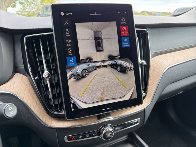 2026 Volvo XC60 B5 photo 11