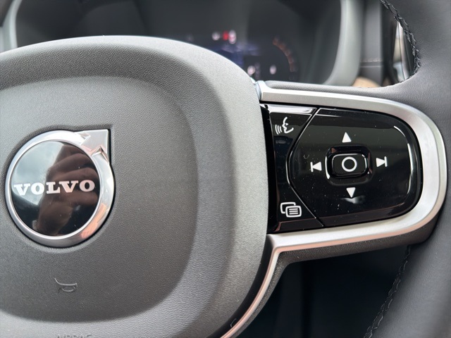 2026 Volvo XC60 B5 photo 14
