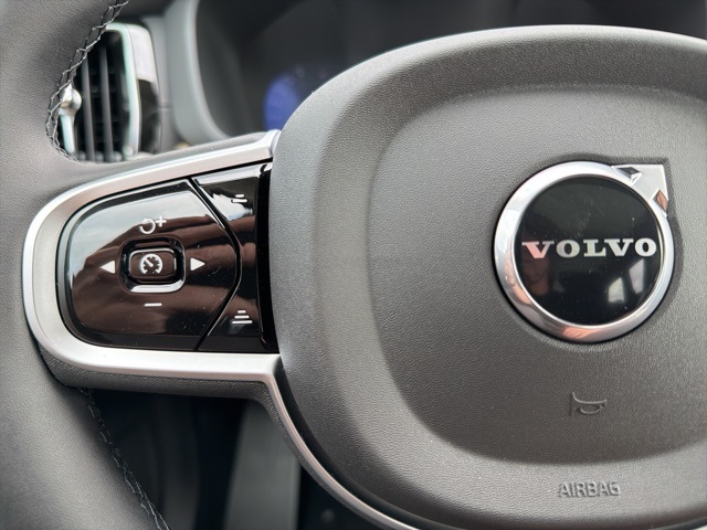 2026 Volvo XC60 B5 photo 15
