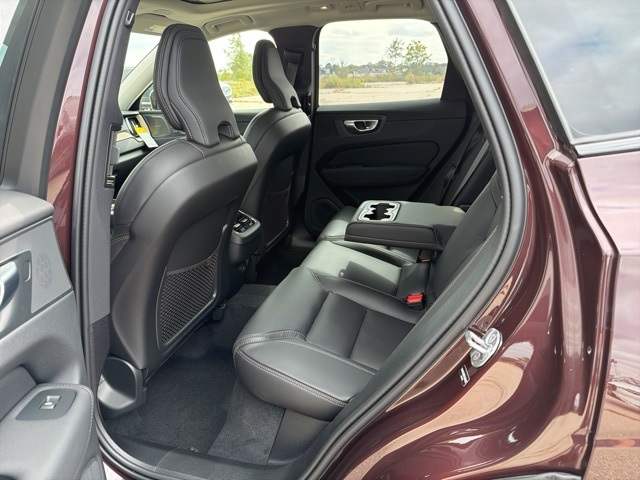 2026 Volvo XC60 B5 photo 3