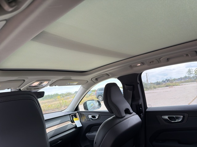 2026 Volvo XC60 B5 photo 4