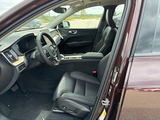 2026 Volvo XC60 B5 photo 5