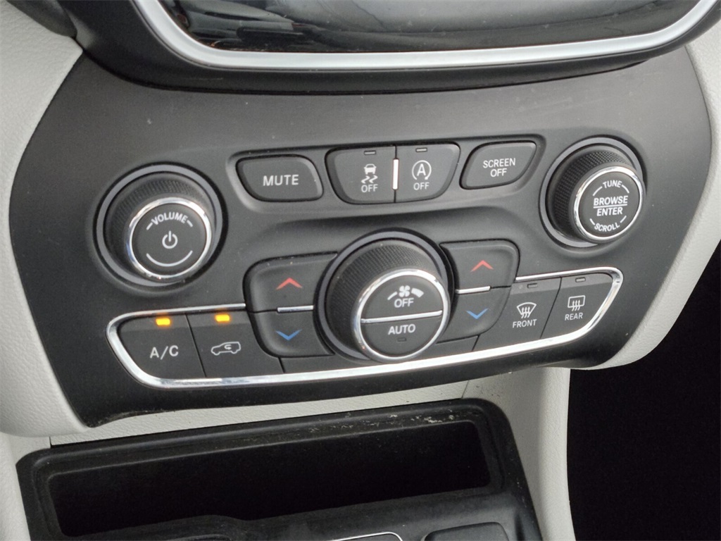 used 2019 Jeep Cherokee car, priced at $10,958