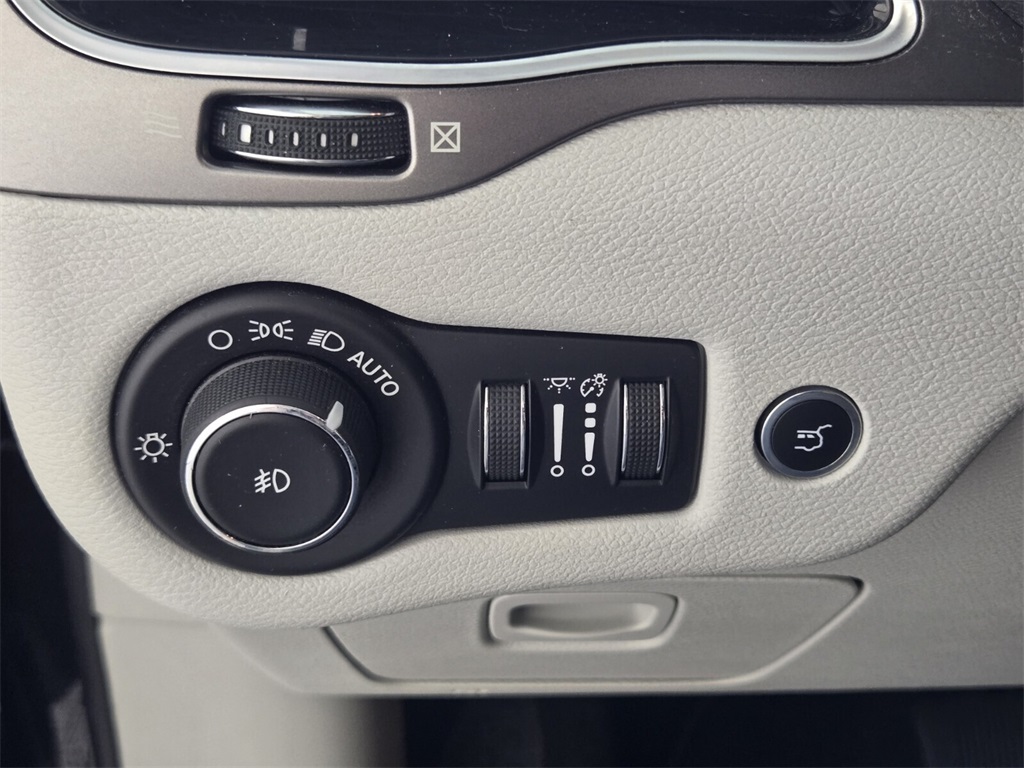 used 2019 Jeep Cherokee car, priced at $10,958