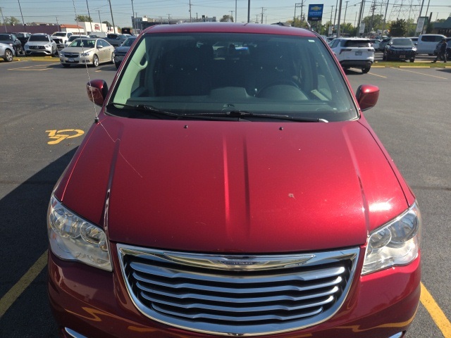 2015 Chrysler Town & Country Touring photo 2