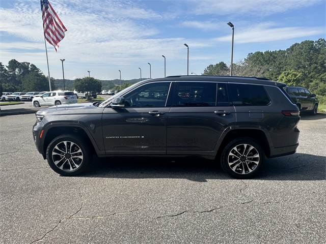 2022 Jeep Grand Cherokee Overland photo 2