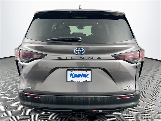 2024 Toyota Sienna XLE photo 3