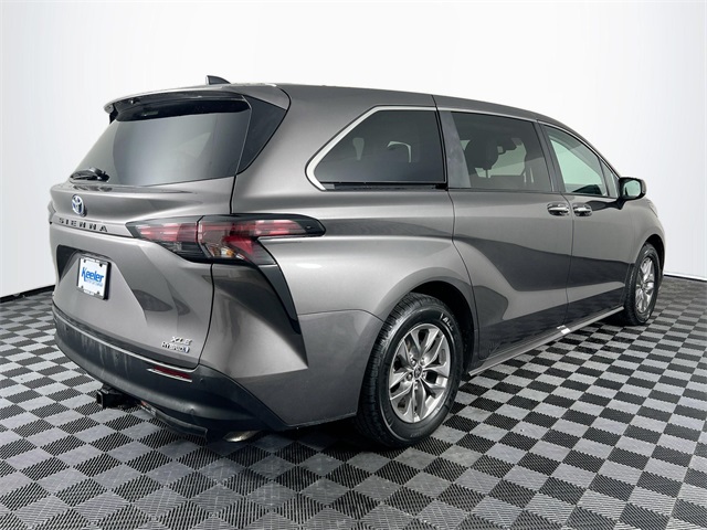 2024 Toyota Sienna XLE photo 4