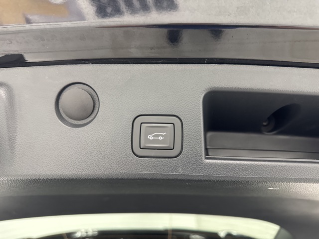 used 2025 Chevrolet Equinox car, priced at $26,988