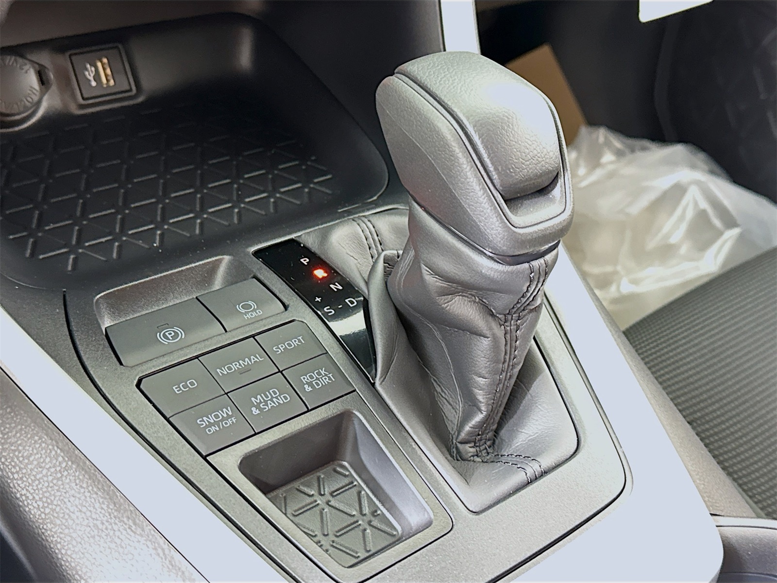 2025 Toyota RAV4 LE photo 11