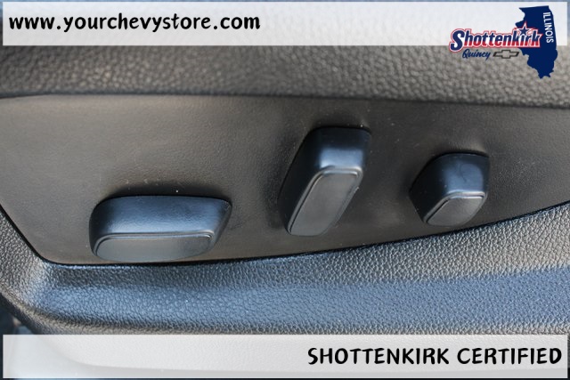 2019 Chevrolet Suburban LT photo 12