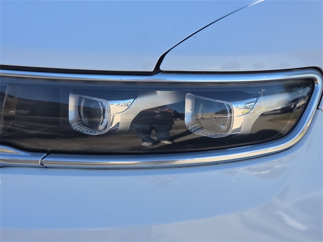 2022 Jeep Grand Wagoneer III photo 3