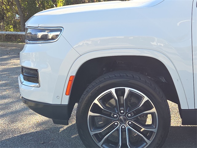 2022 Jeep Grand Wagoneer III photo 4