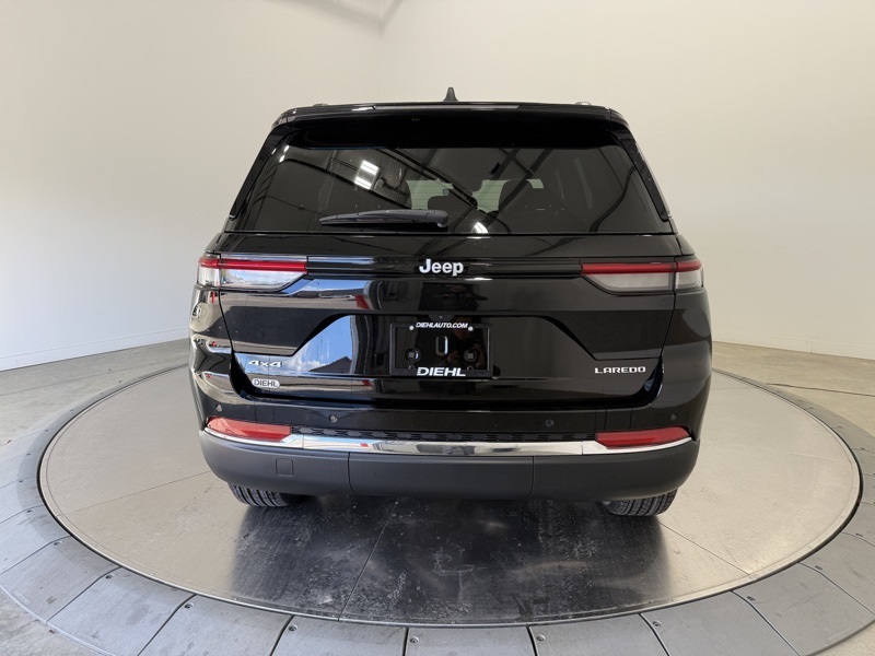 2025 Jeep Grand Cherokee Laredo X photo 4
