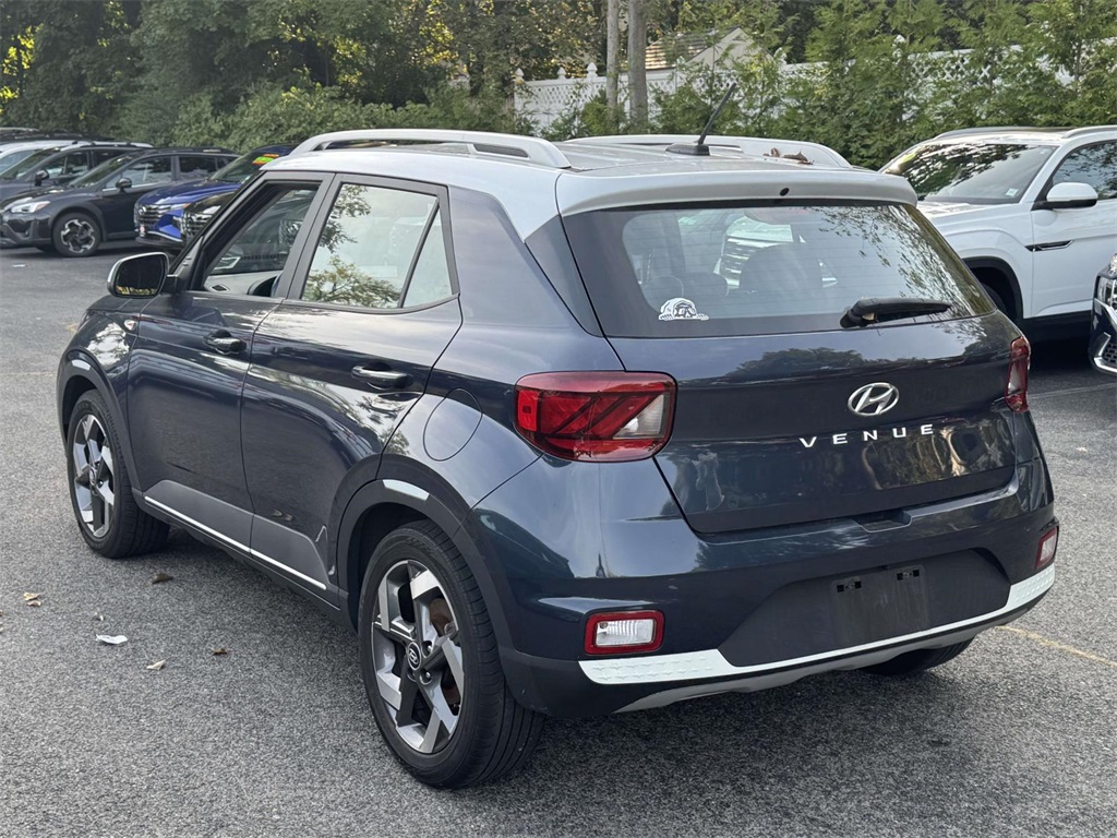 2023 Hyundai Venue Limited photo 4