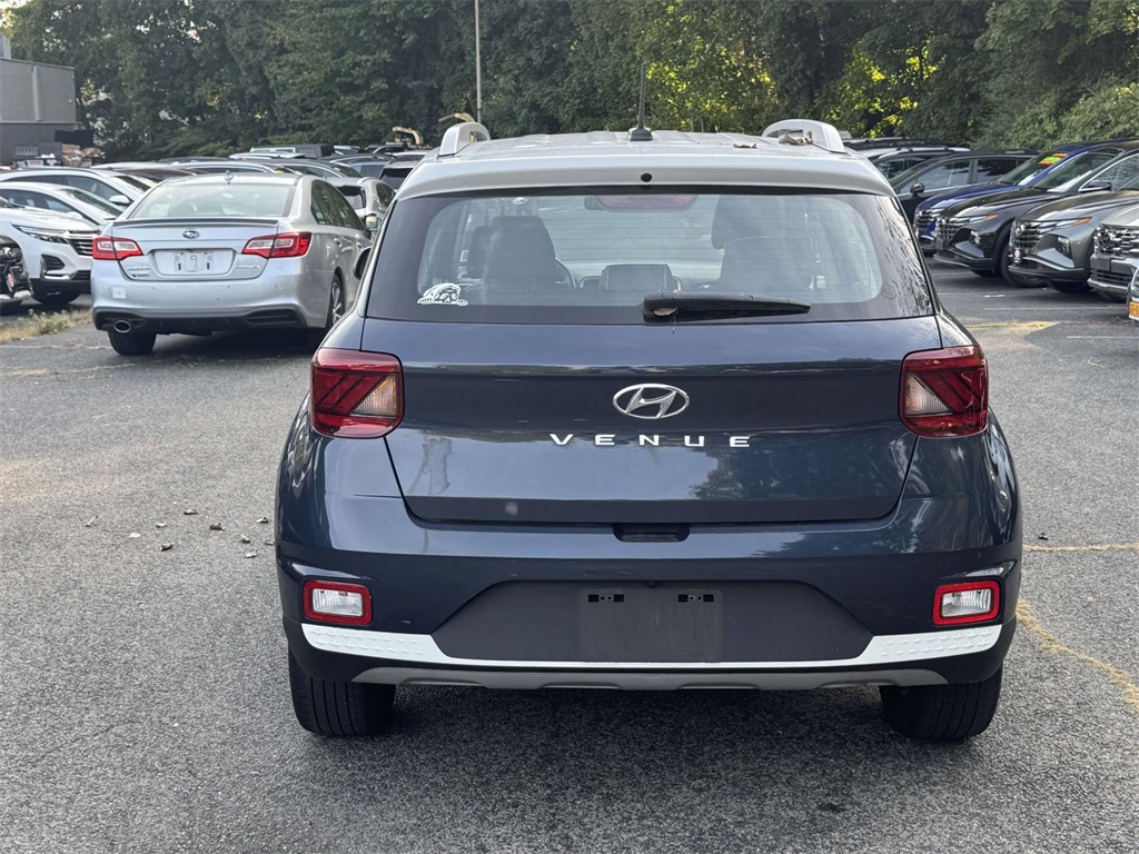2023 Hyundai Venue Limited photo 5