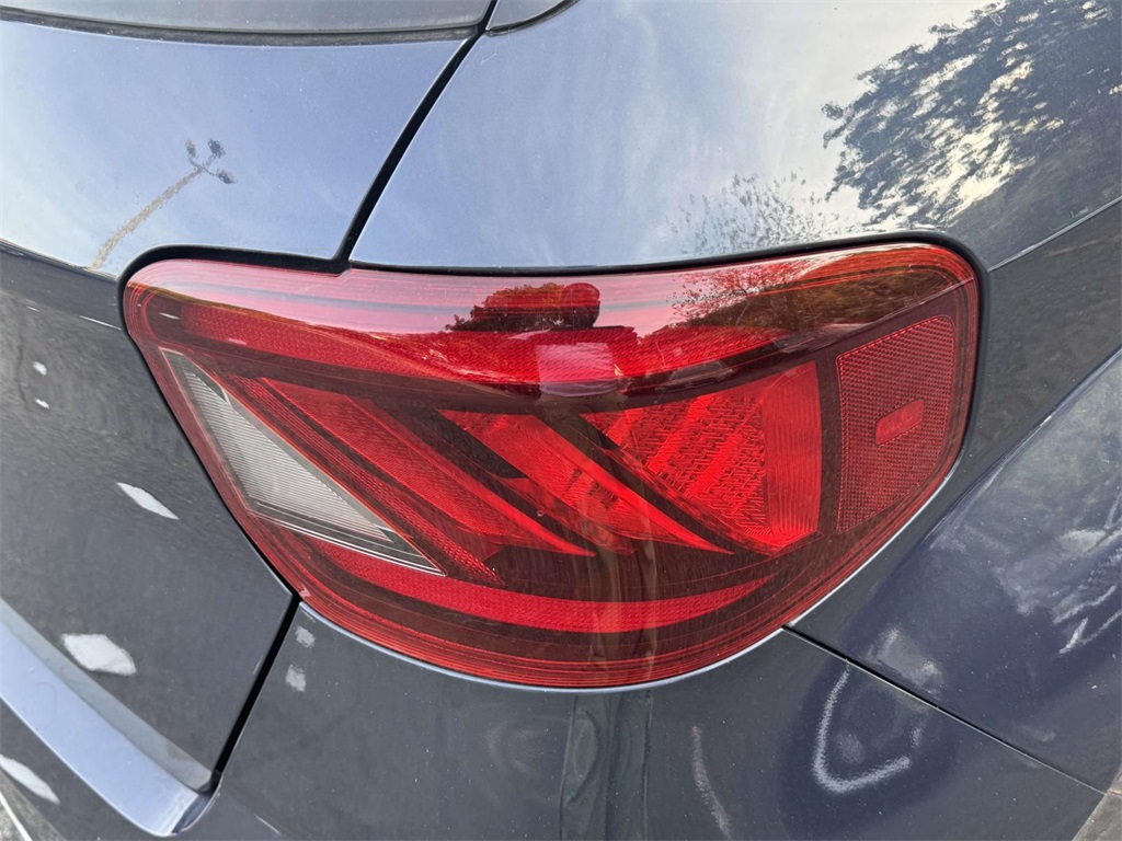 2023 Hyundai Venue Limited photo 9