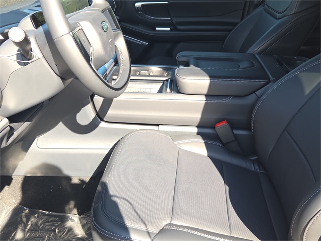 2025 Ford Expedition Platinum photo 16