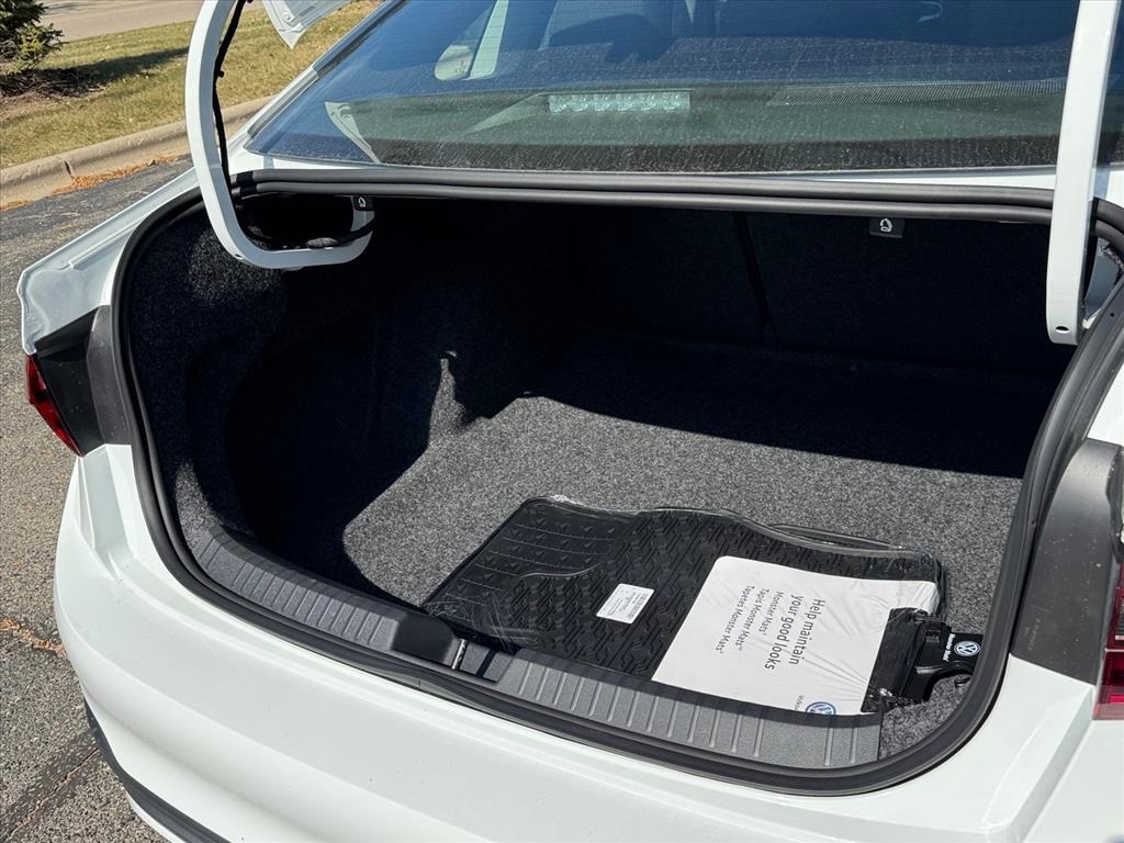 2025 Volkswagen Jetta 1.5T S photo 4