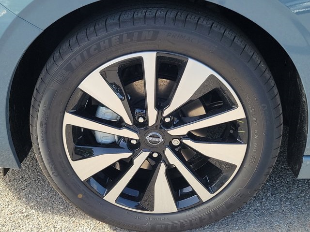 2025 Gray Metallic Nissan Sentra SV FWD Sedan
